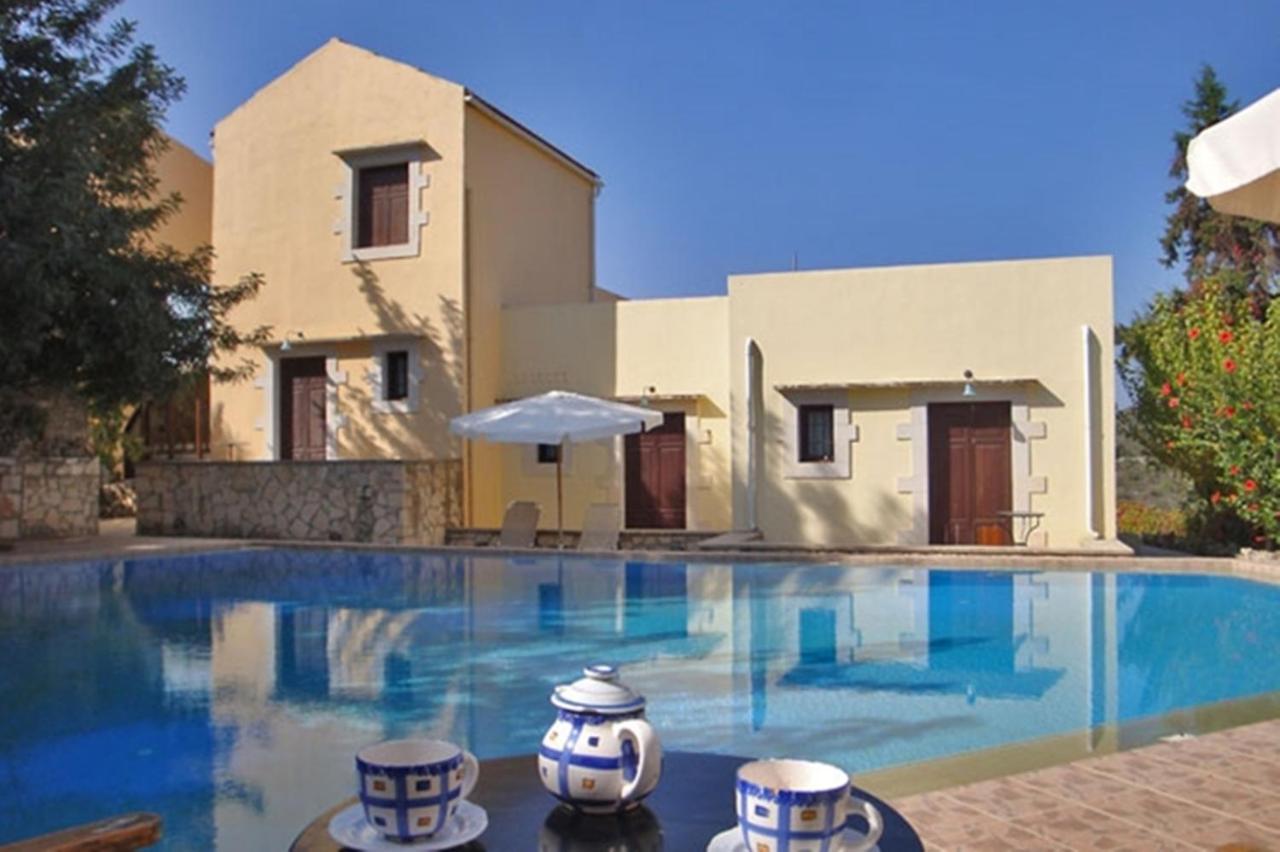 Koprana Heliopetra Independant Studios -Village Close To Beaches -Sharing A Large Pool מראה חיצוני תמונה