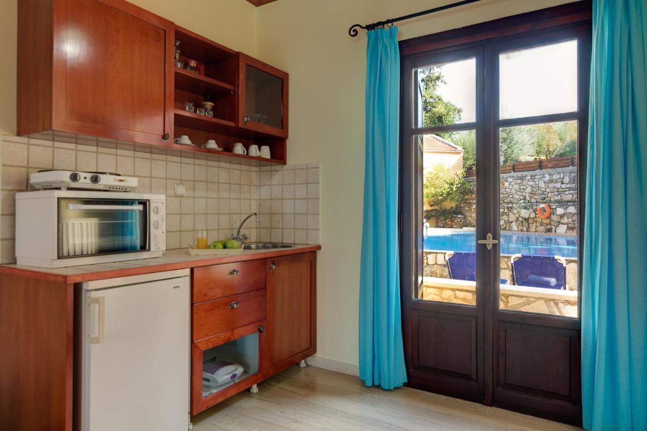 Koprana Heliopetra Independant Studios -Village Close To Beaches -Sharing A Large Pool מראה חיצוני תמונה