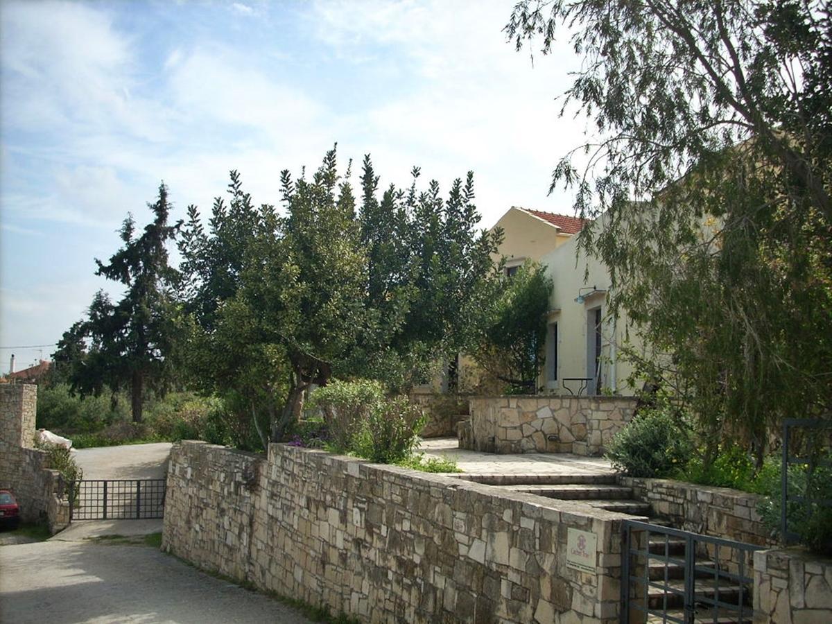 Koprana Heliopetra Independant Studios -Village Close To Beaches -Sharing A Large Pool מראה חיצוני תמונה